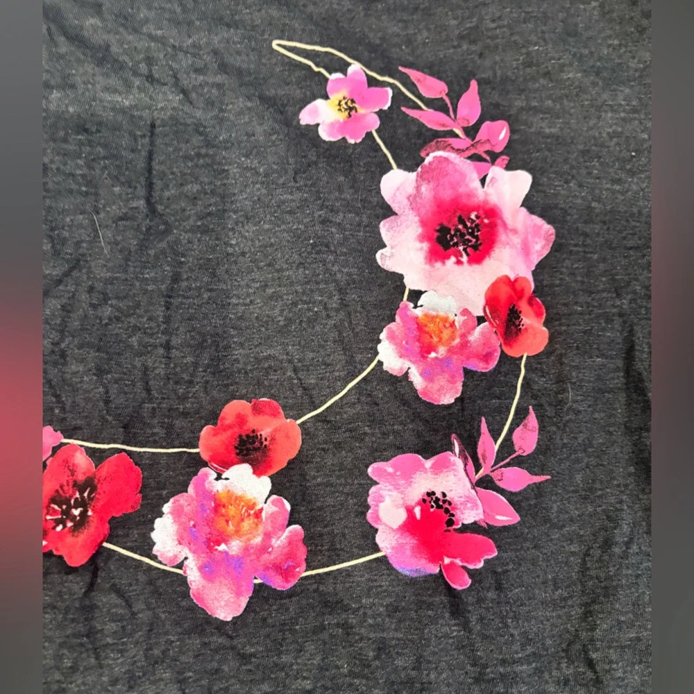 Women’s NWT ✨ Aeropostale Floral Crescent Moon Graphic Tee - Charcoal Grey - xs - Picture 2 of 6